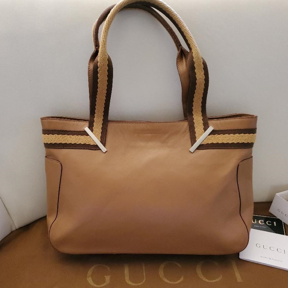 Gucci Leather Shoulder Handbag - Medium